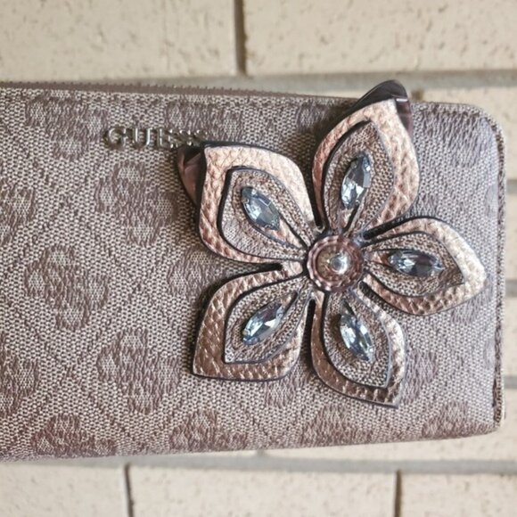 GUESS Wallet "Sibyl" Large Zip Around Wallet - Picture 5 of 9